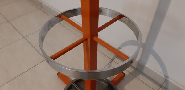 Porte manteaux vintage fer forgé orange et chrome