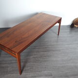 Extendable coffee table