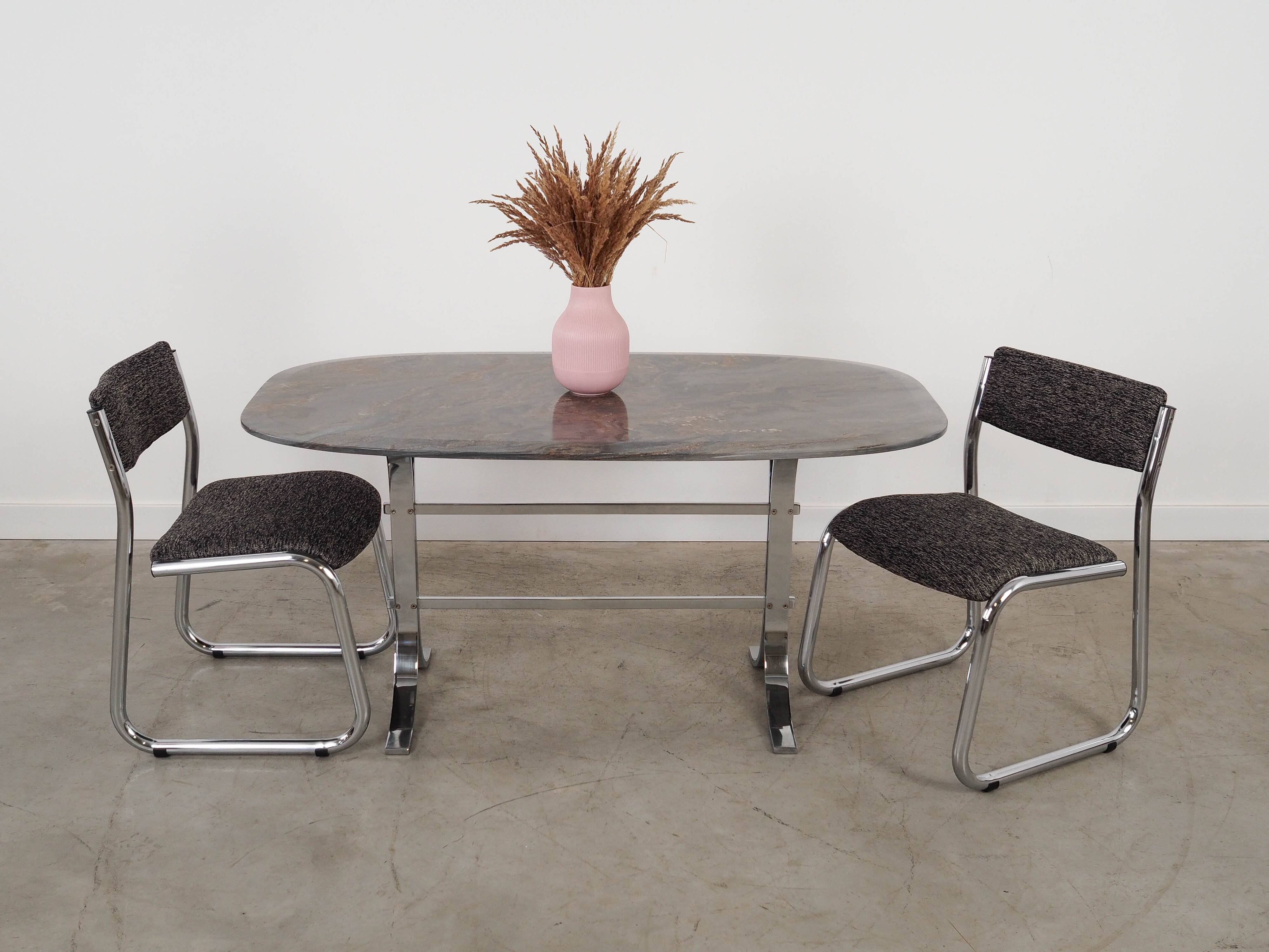 Table danoise en pierre, années 1980