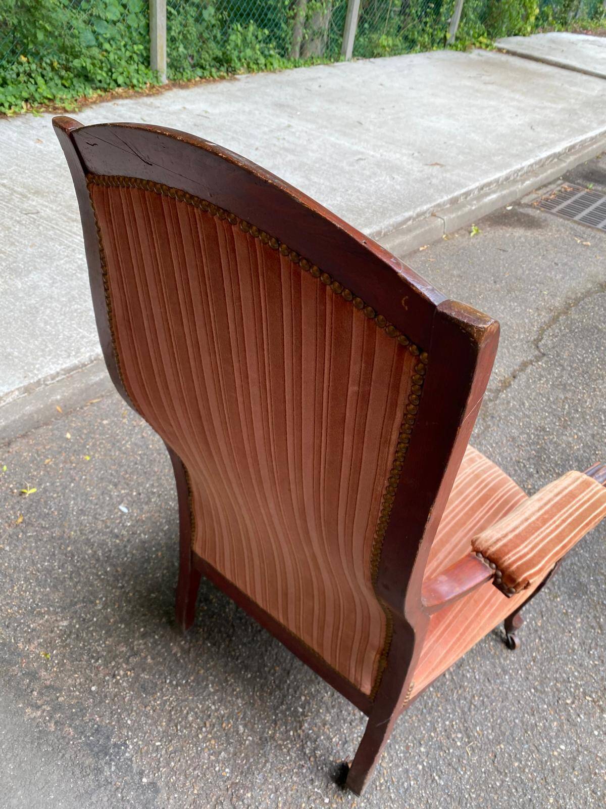 Louis Philippe Voltaire armchair from the 19th century in solid mahogany.