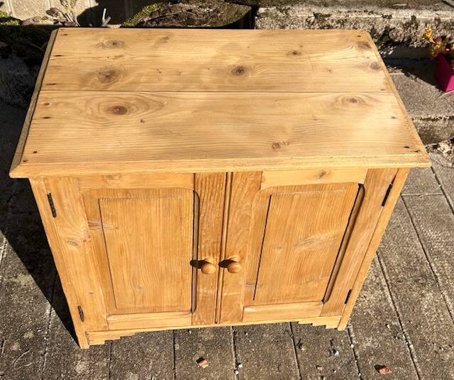 ENGLISH STORAGE FURNITURE