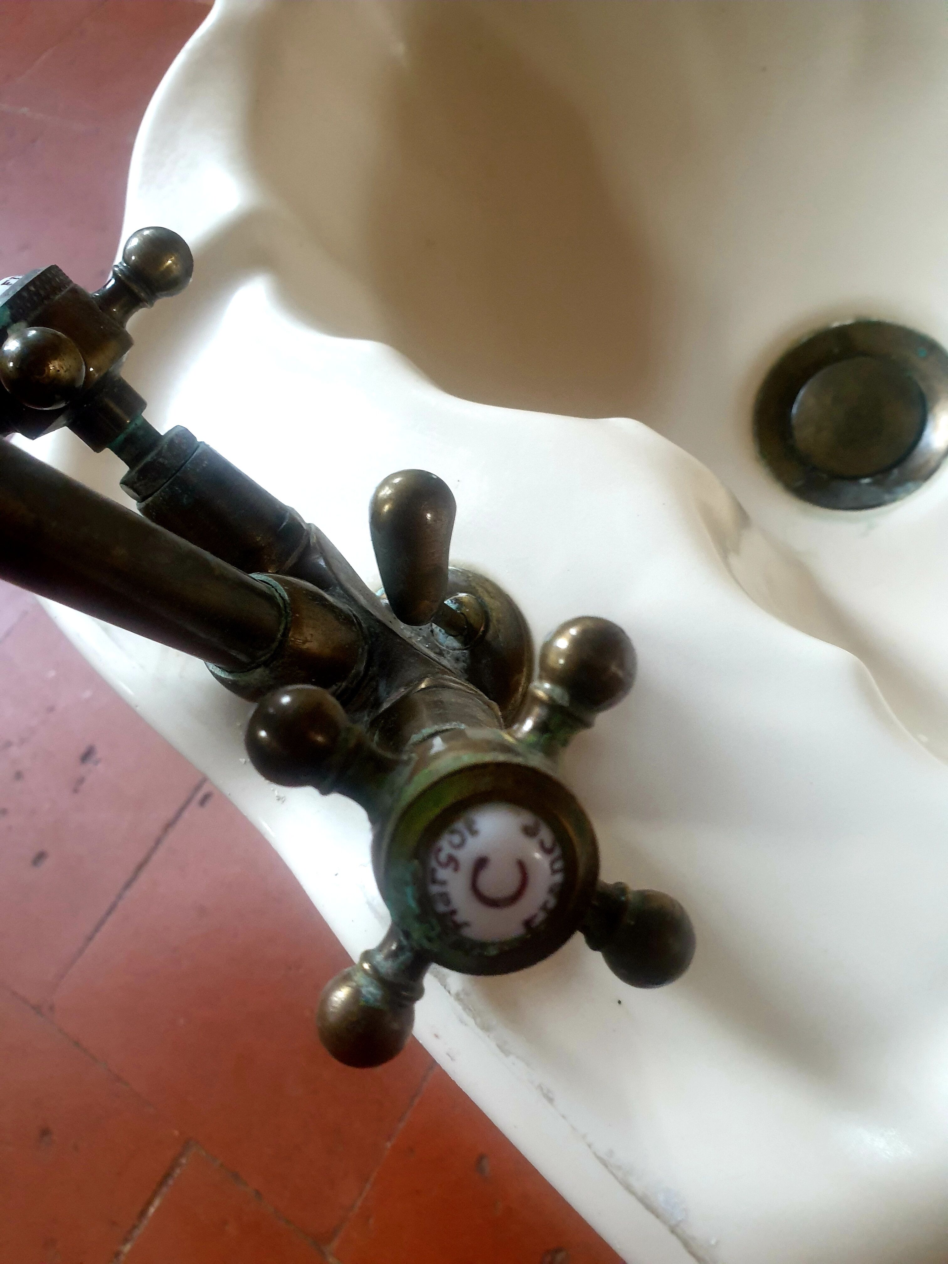 Shell sink and copper taps