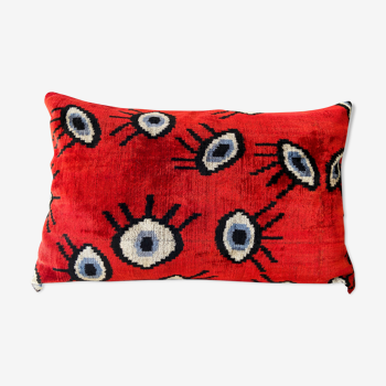 Coussin velours Ikat yeux rouge