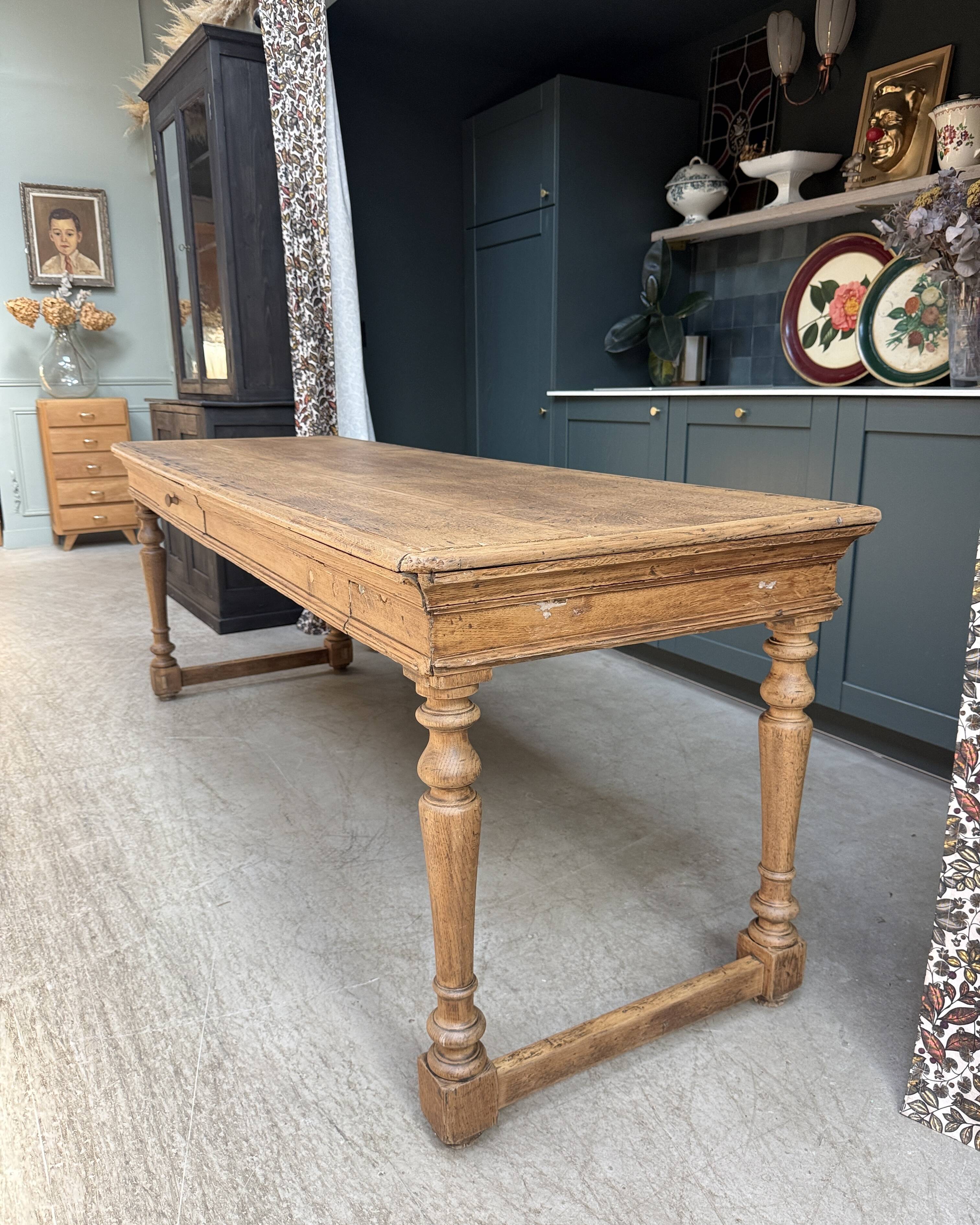Farm table with turned legs in oak (renovated)