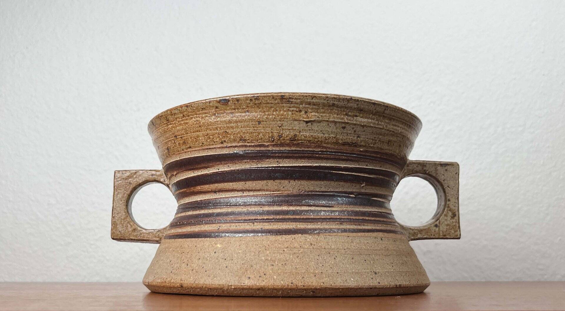 Bol de poterie d'atelier danois moderne du milieu du siècle par Tue Poulsen pour Tue Keramik, années 1960