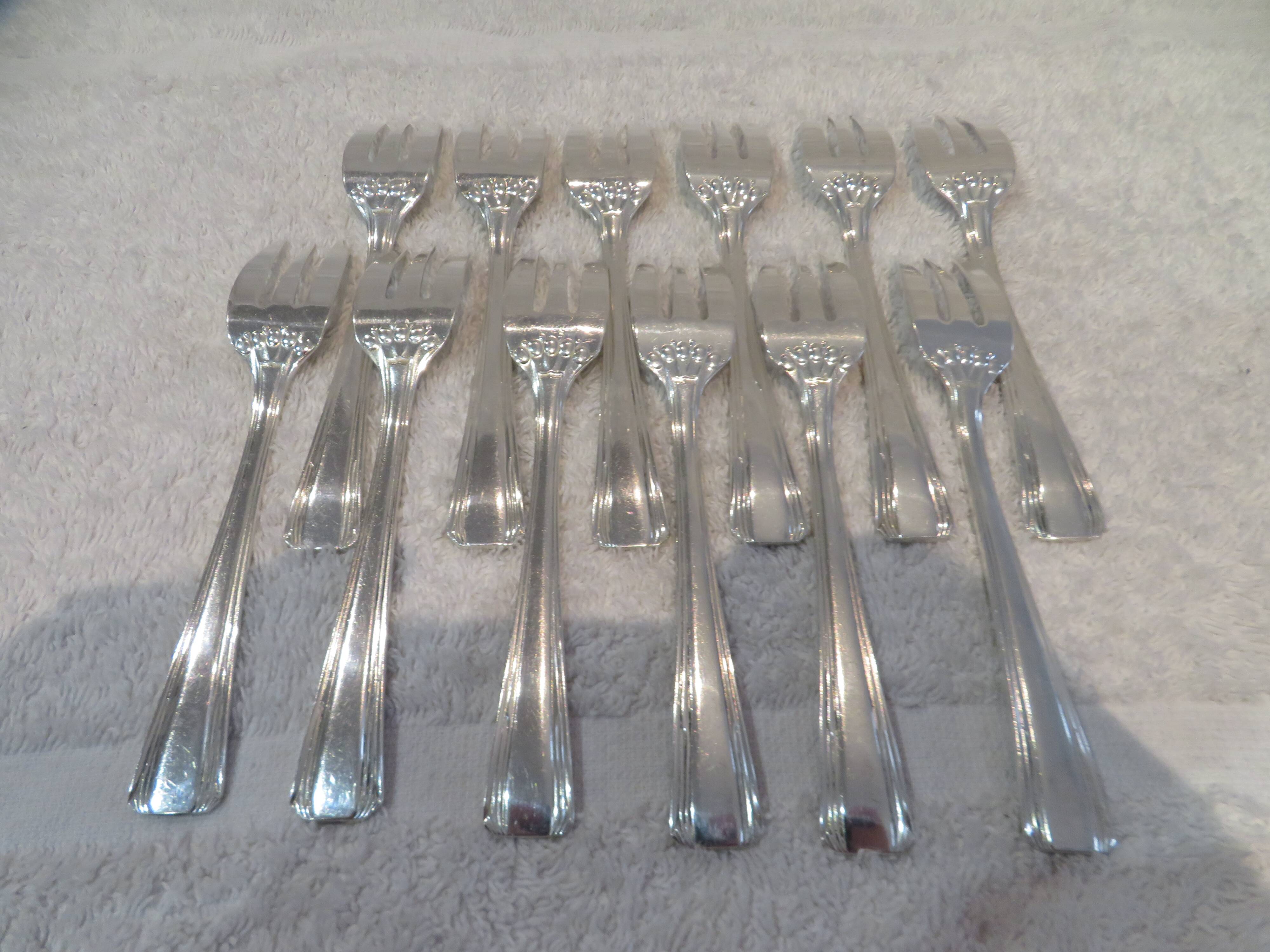 12 silver plated cake forks, Ercuis Compiègne, 13.7cm