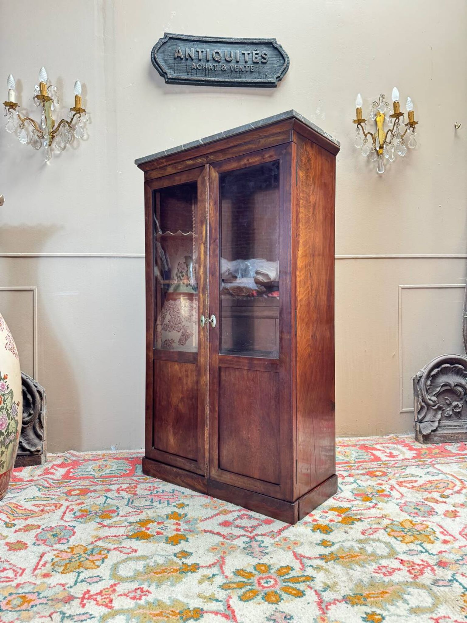 Bibliothèque vitrine formant cartonnier en acajou d’époque restauratio