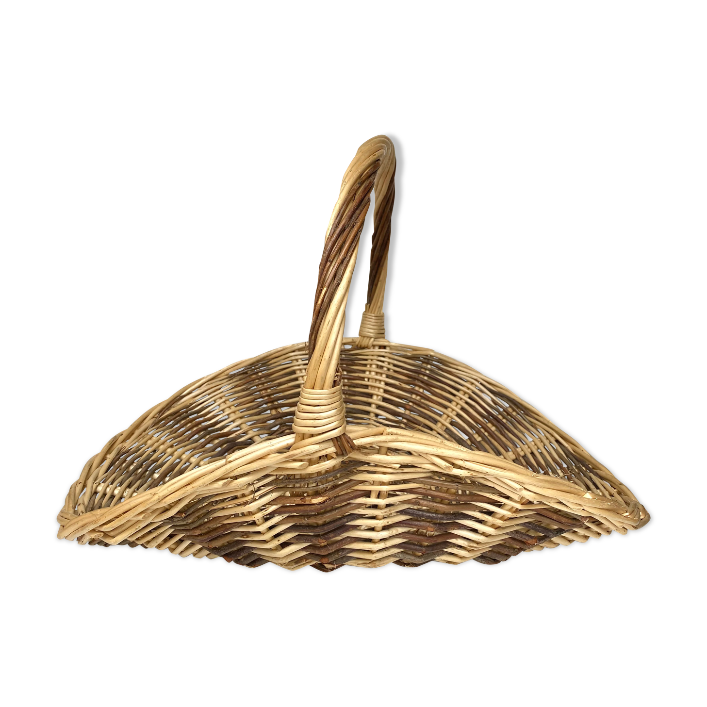 Two-tone wicker basket