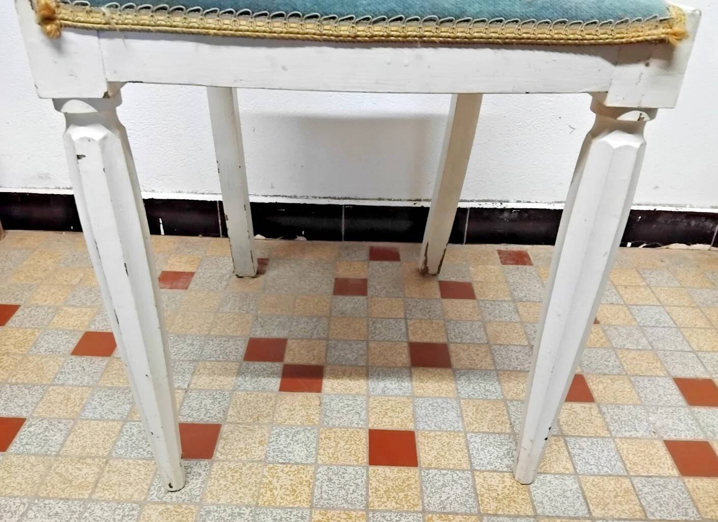 Chaise Style Louis XVI En bois Et Velours Bleu