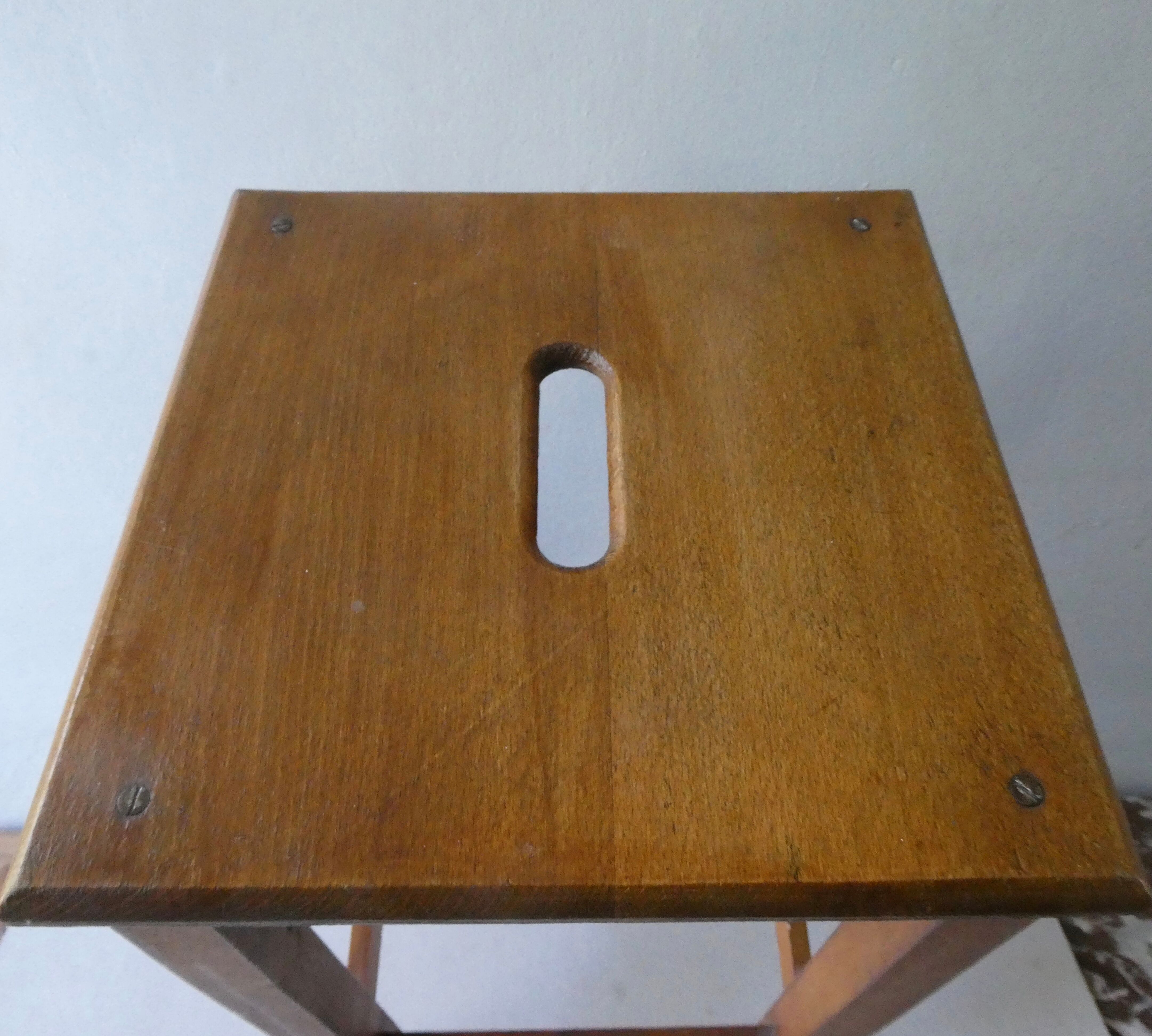 Handle workshop stool, solid wood