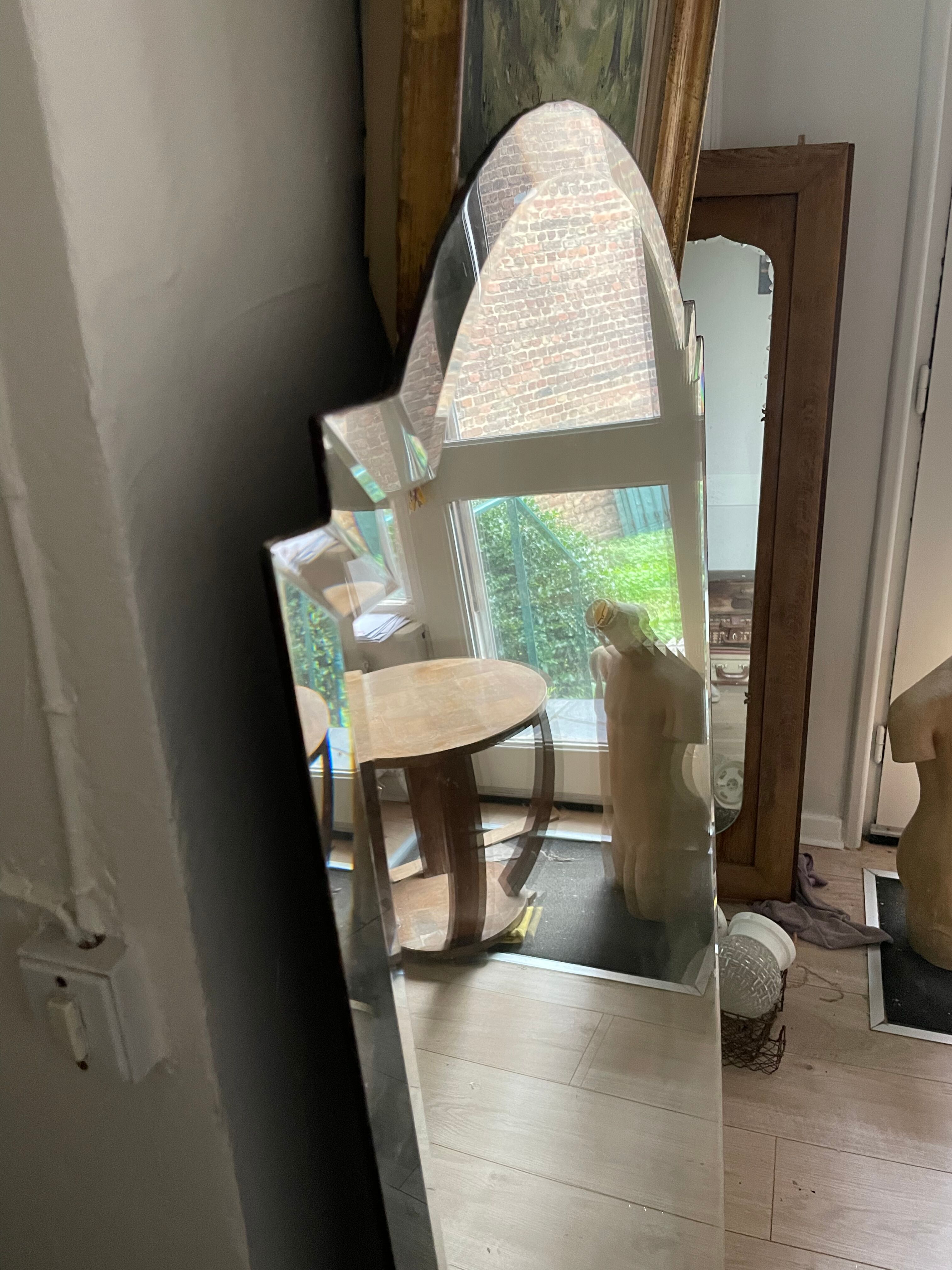 Rounded beveled mirror