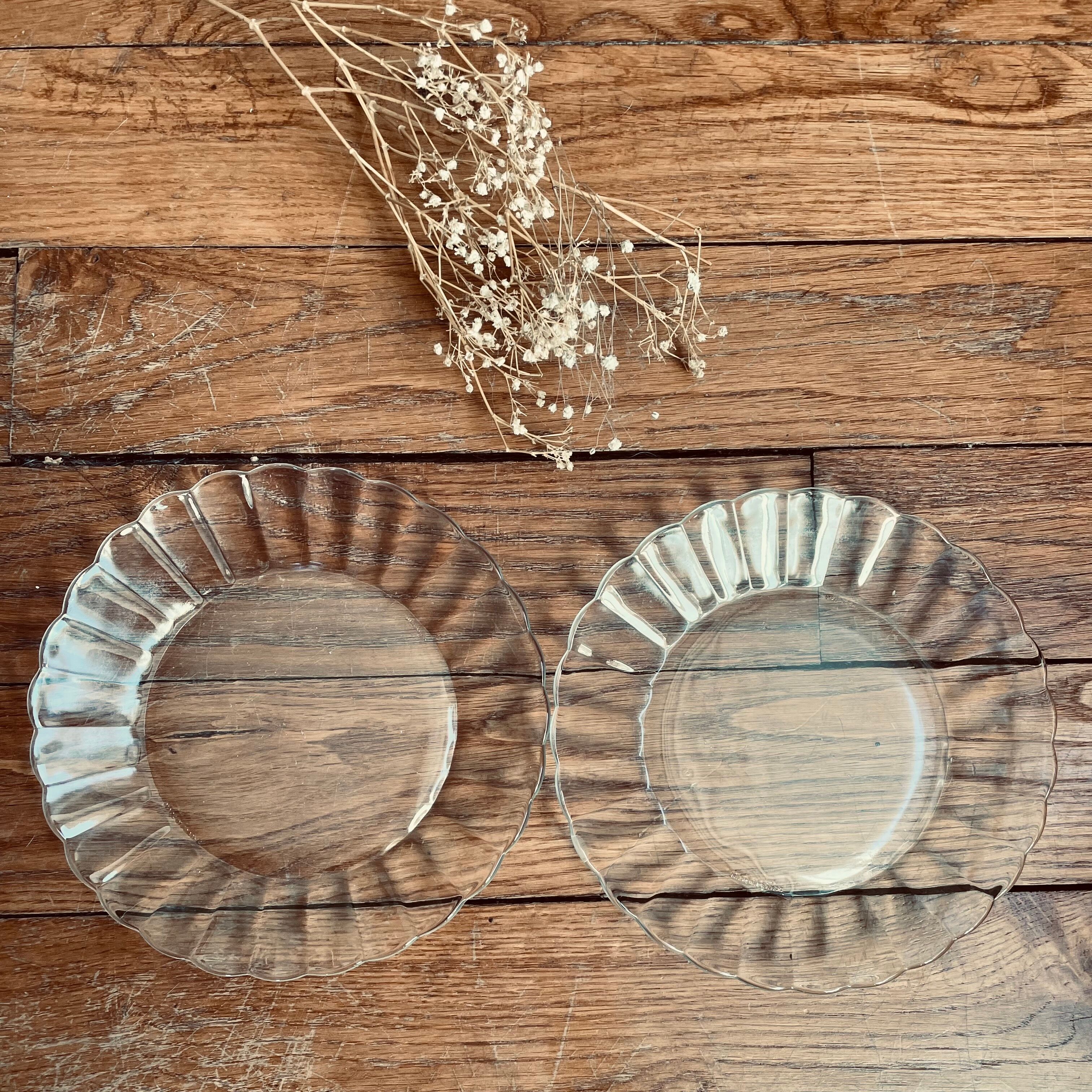 Vintage glass plates Duralex model Marguerite