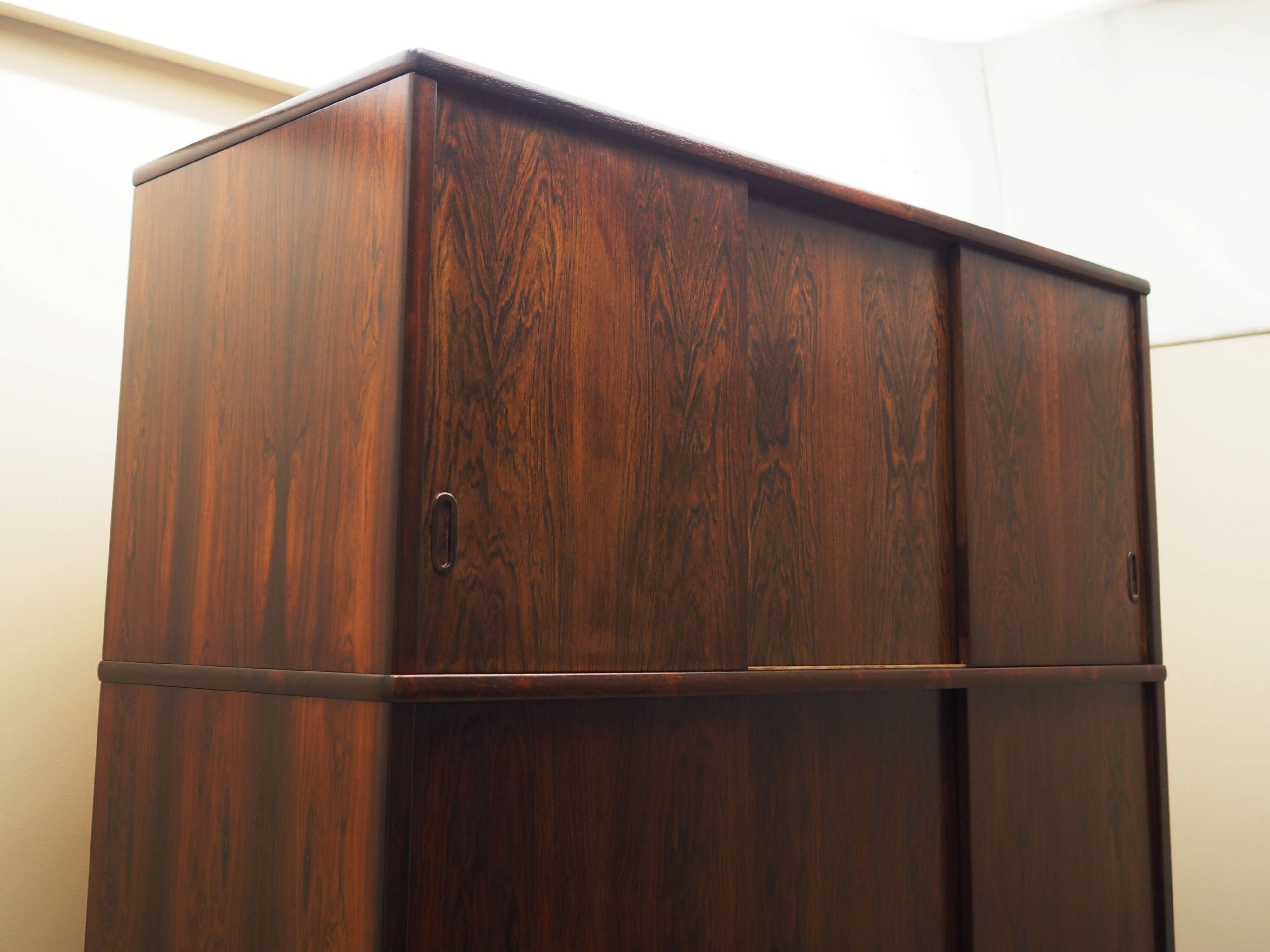 Armoire en palissandre, design danois, années 1970, production : Danemark