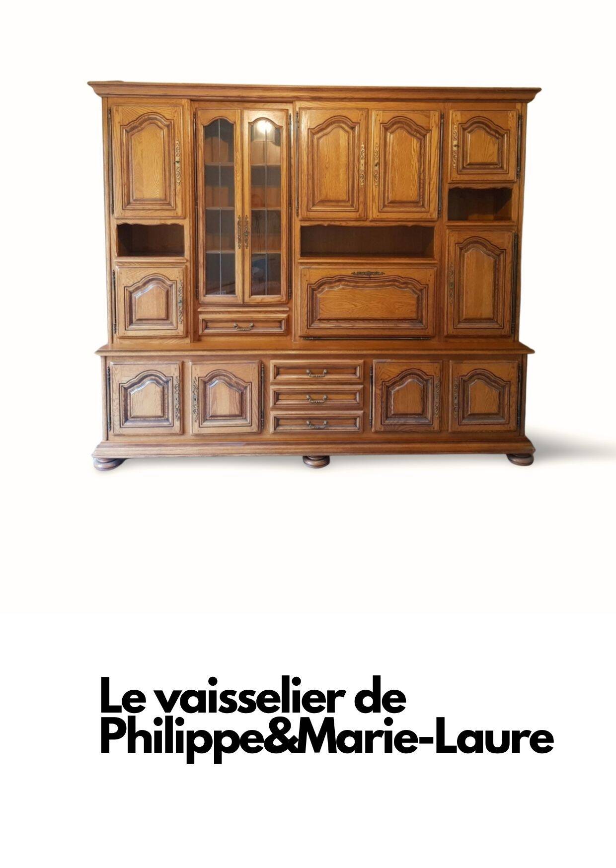 Round wall mirror made of solid wood