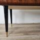 Commode vintage à six tiroirs en loupe d'acajou avec plateau en verre
