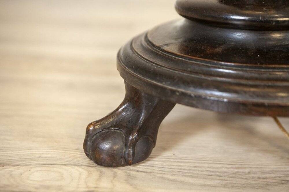 Early 20th-Century Chippendale Floor Lamp on Brown Wooden Base