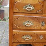 Small 18th century Parisian Louis XV walnut chest of drawers