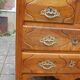 Petite commode parisienne Louis XV en noyer du 18e siècle