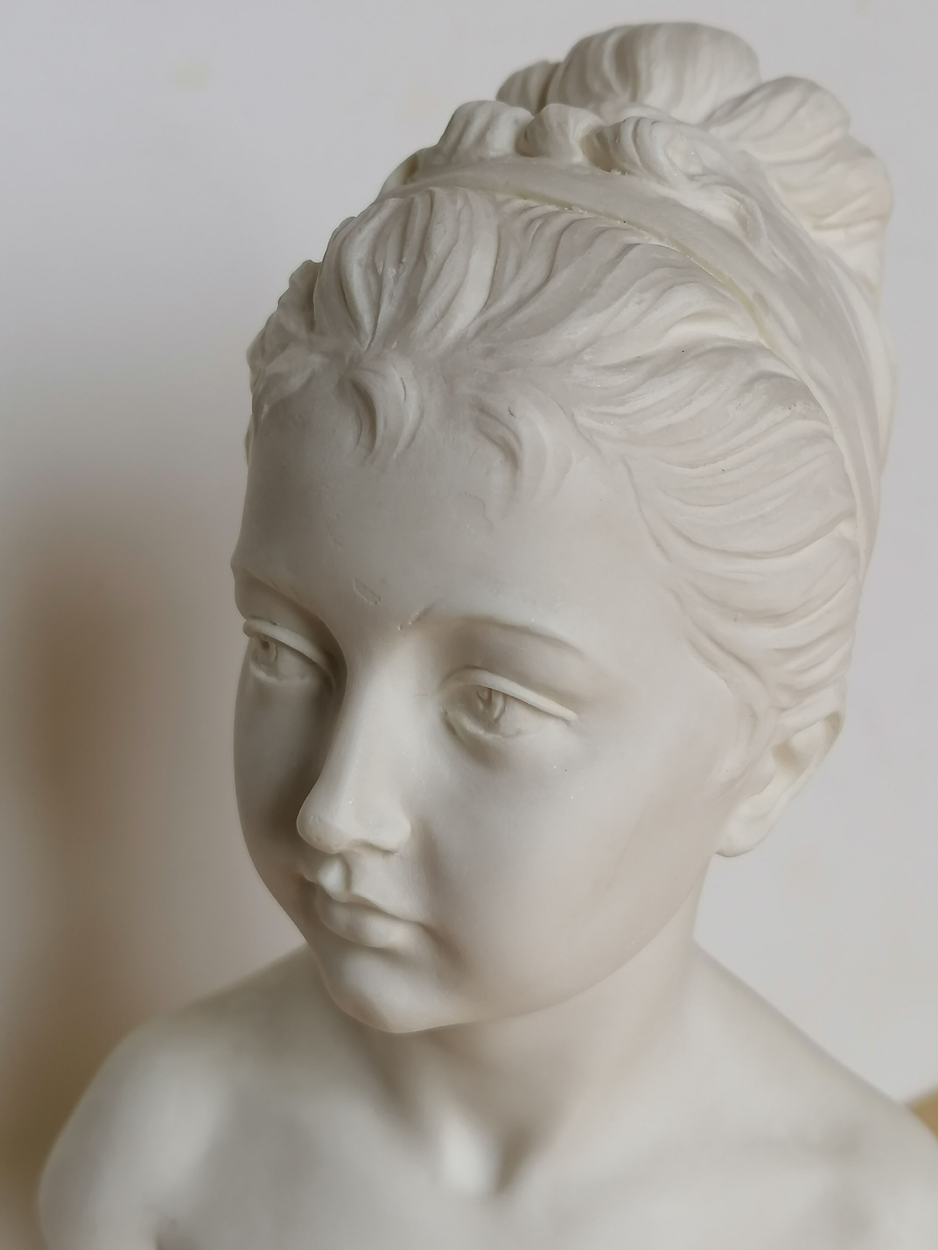 Buste jeune fille signé Giuseppe Bessi