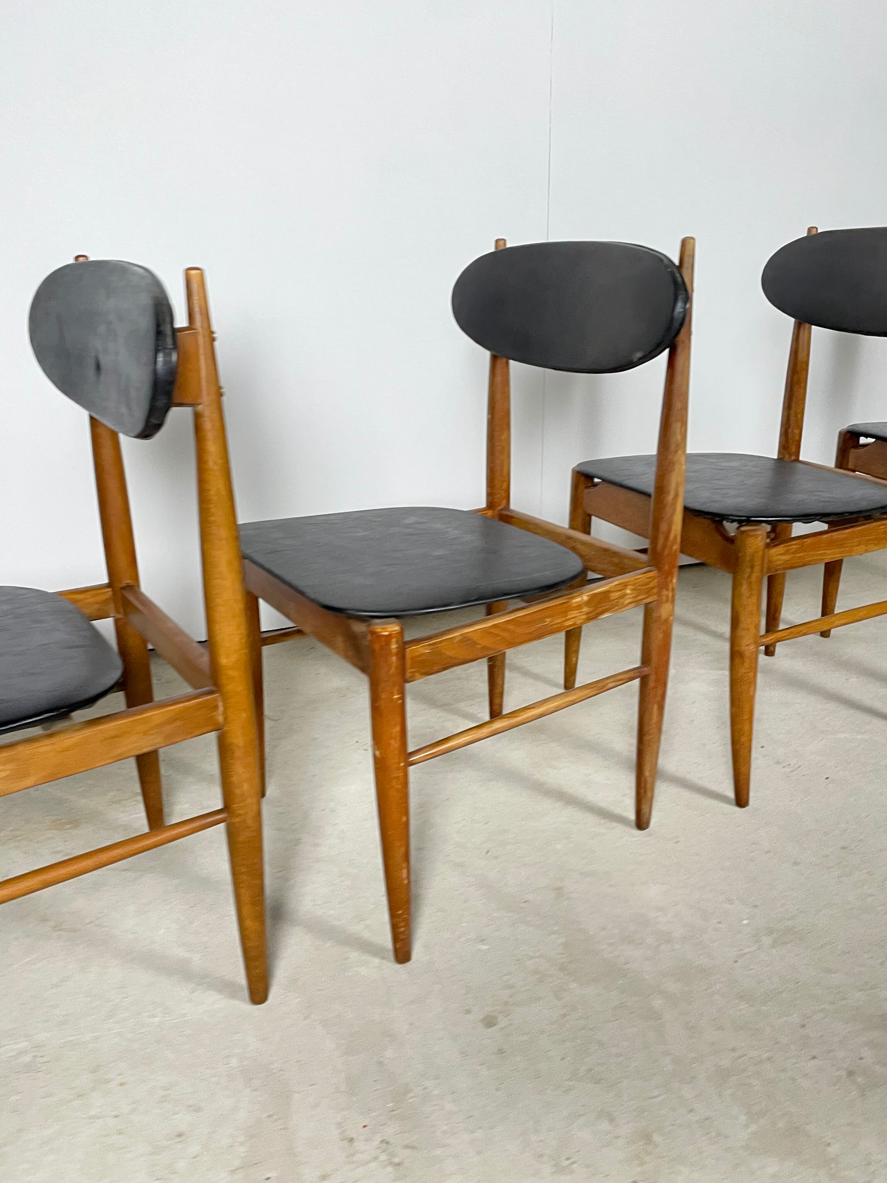 Set of 4 Scandinavian chairs