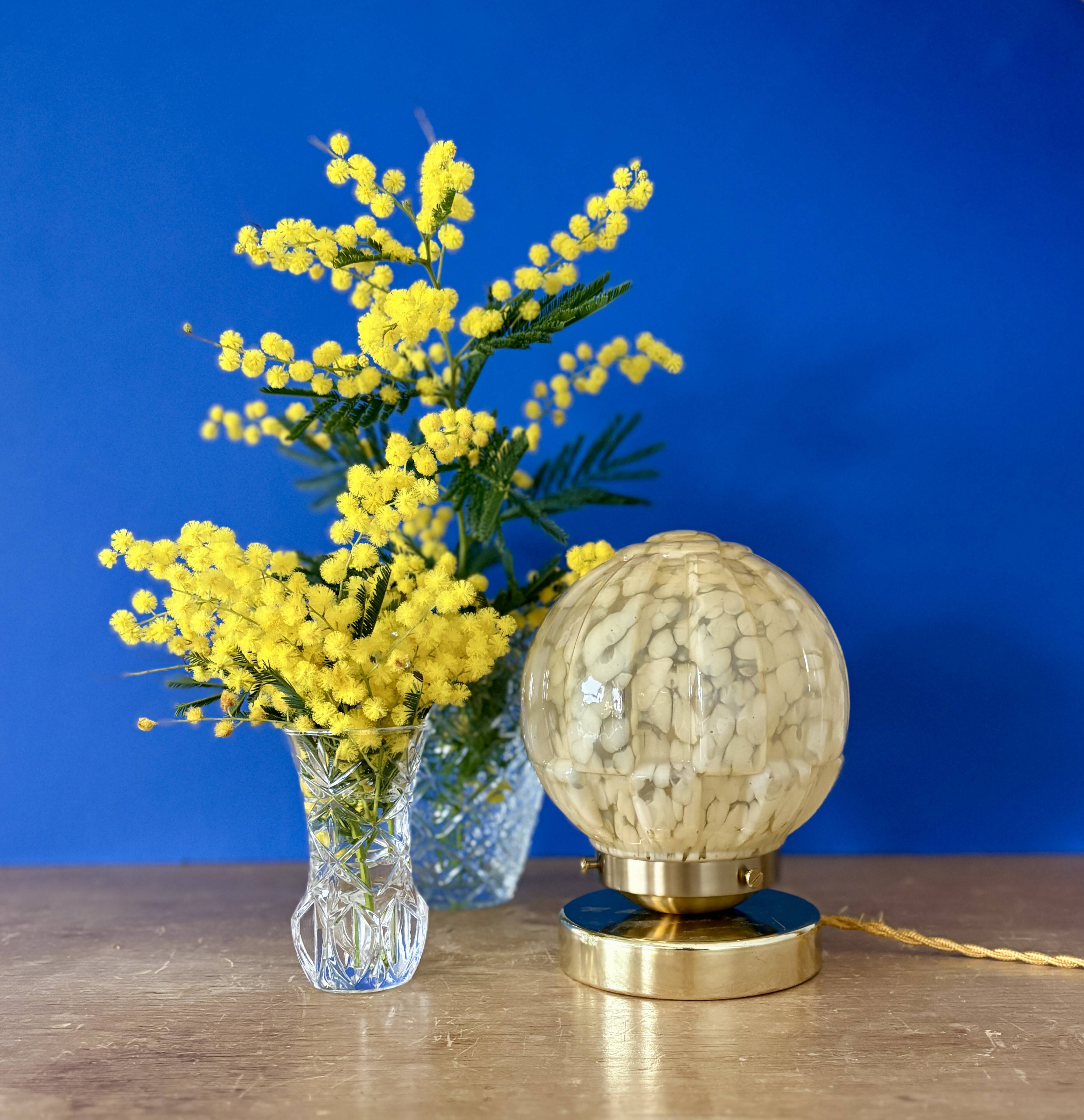 Beautiful table lamp, vintage Art Deco glass globe from Clichy in pink. Diameter