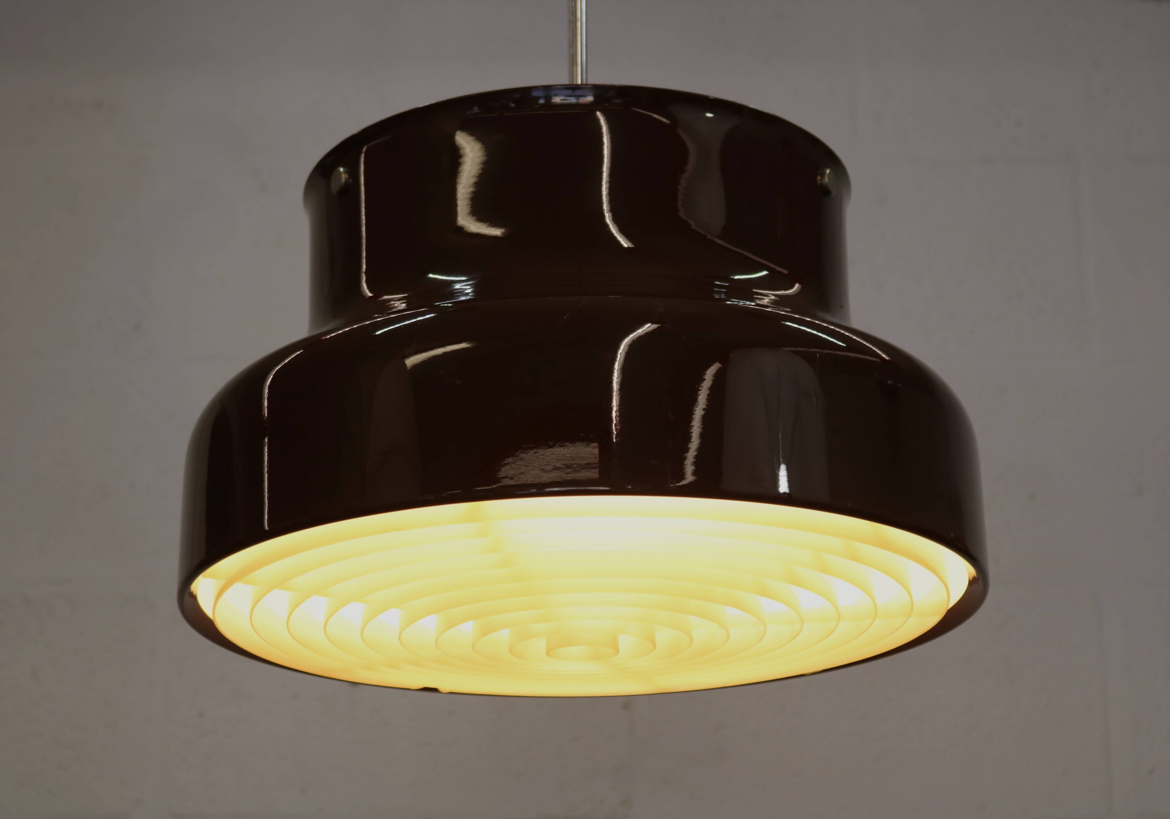 Suspension Bumling marron chocolat par Ateljé Lyktan conçue par Anders Pherson