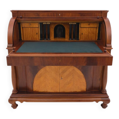 Bureau ancien, Europe du Nord, vers 1910.