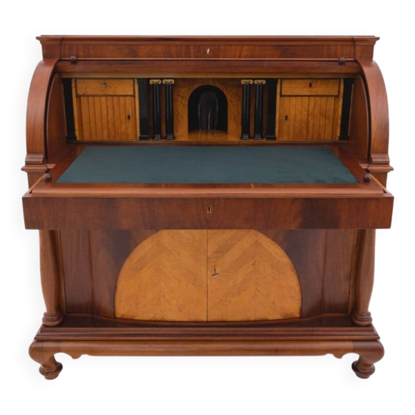 Bureau ancien, Europe du Nord, vers 1910.