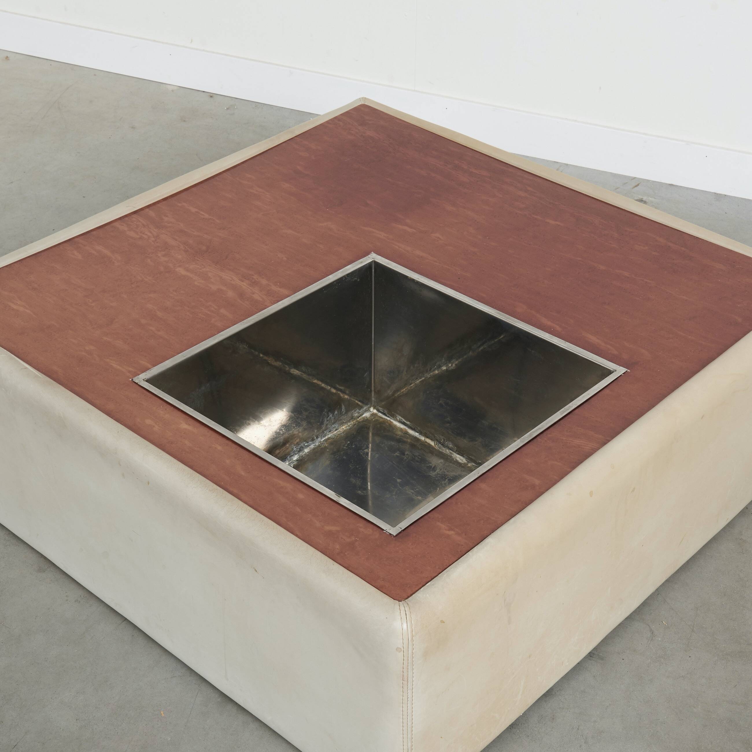 Table basse vintage en cuir avec support pour plantes, 1970