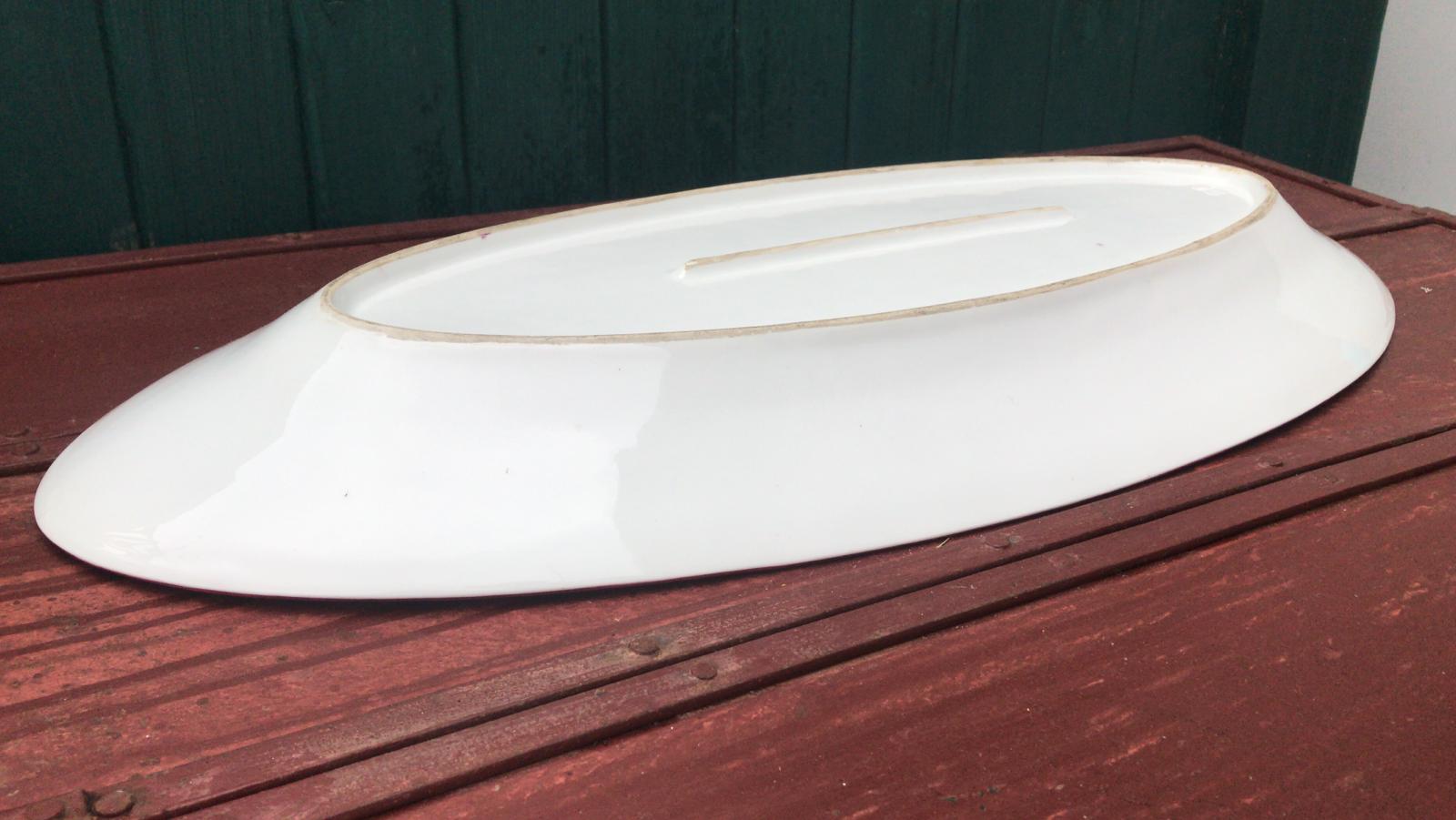 Porcelain serving dish