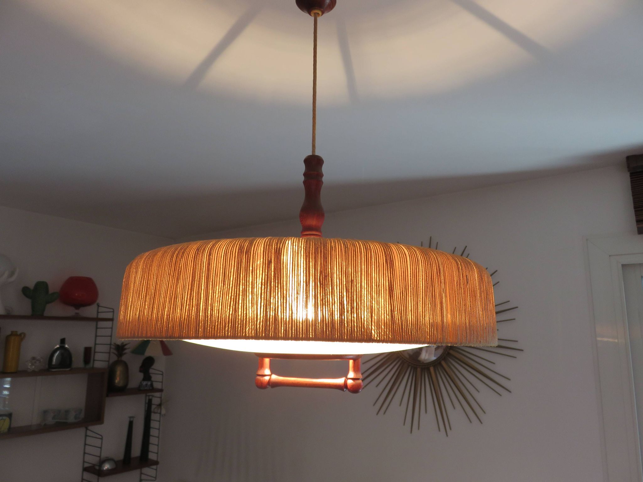 Suspension Temde en sisal et teck vers 1960