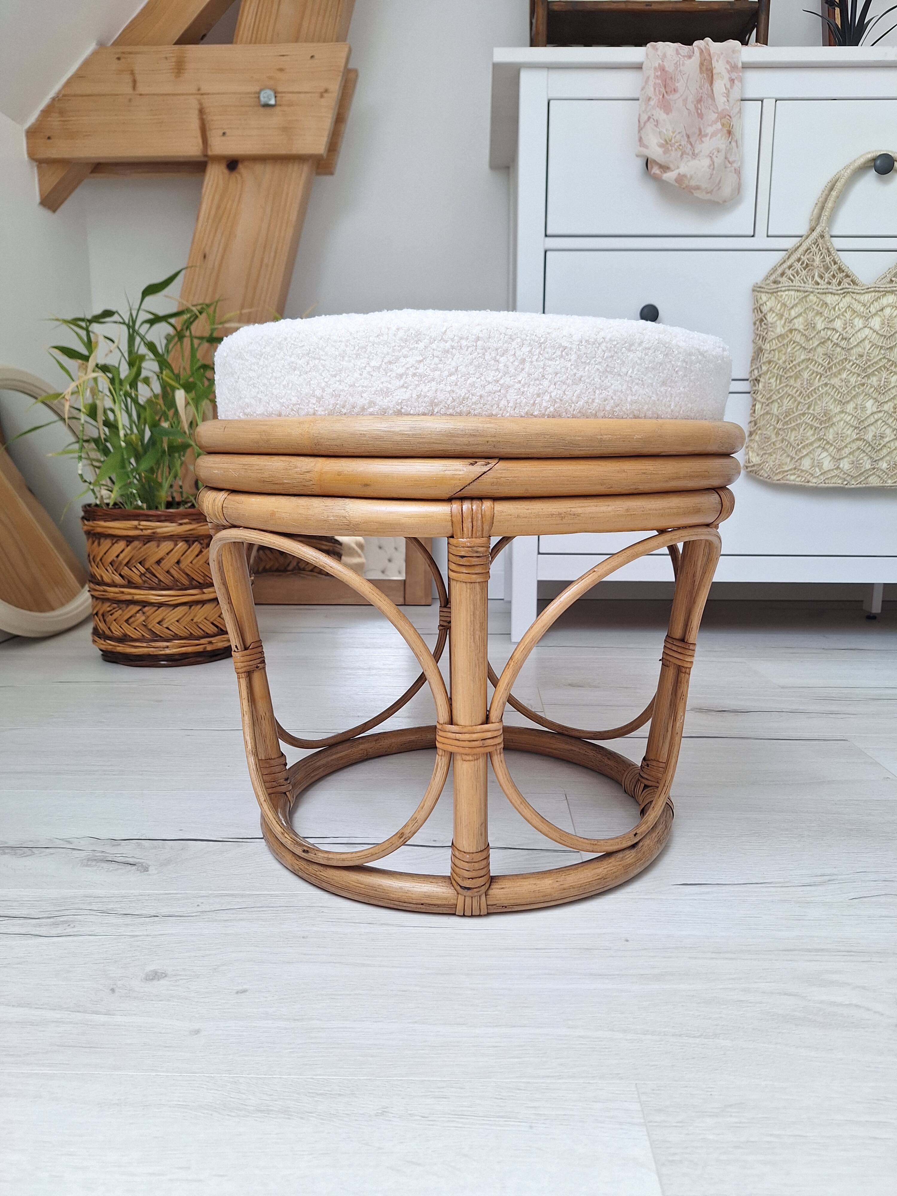 Pouf en rotin et tissu bouclette
