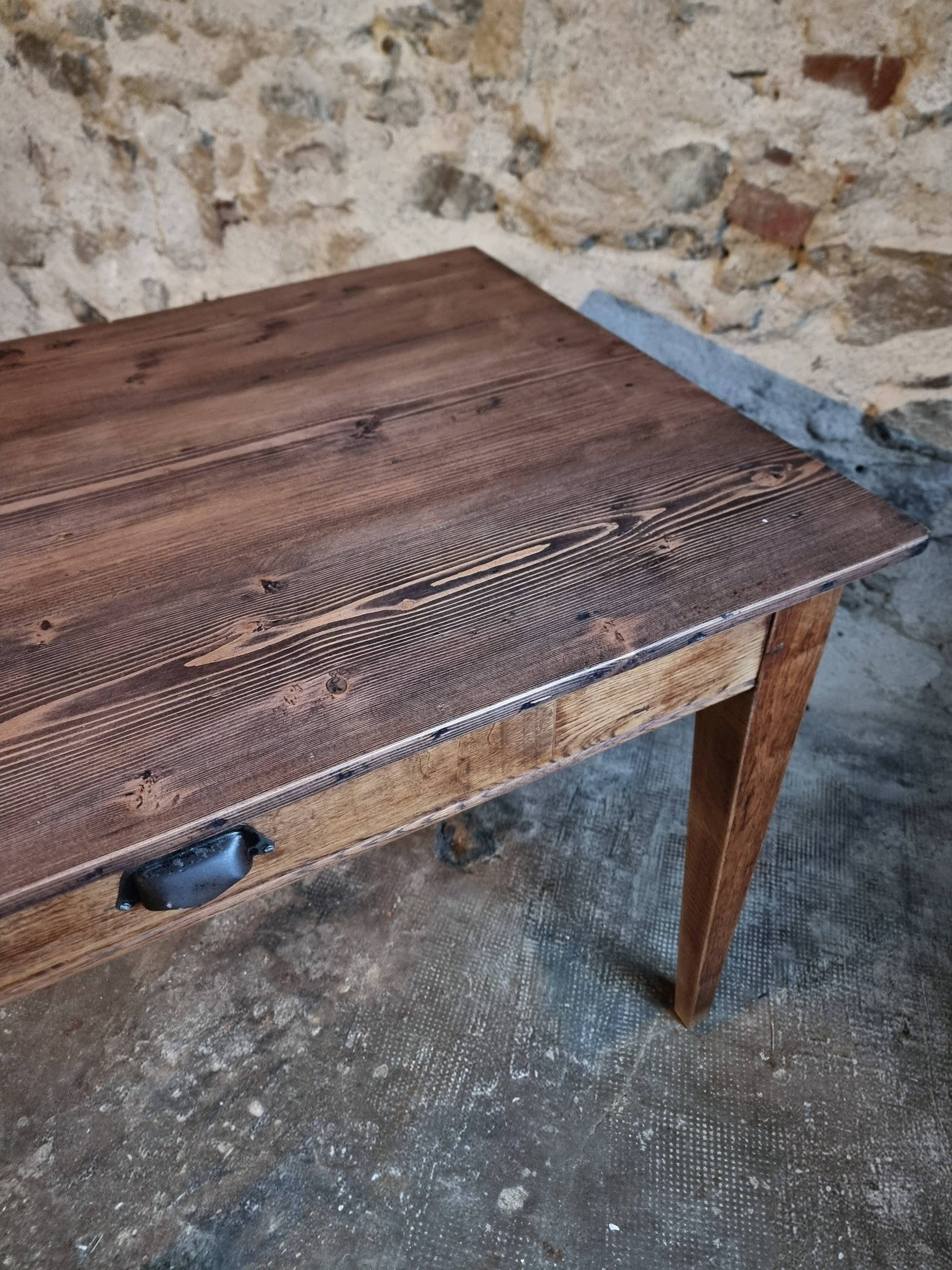 French antique table with drawer – Around 1920 – Pine top and legs.