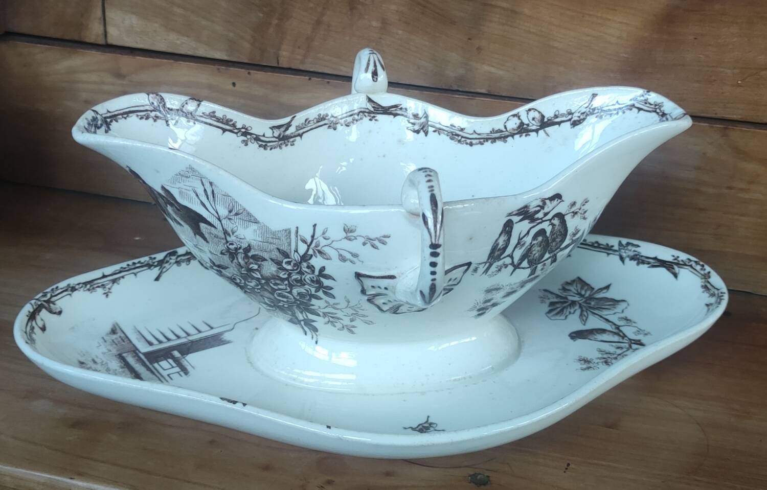 Old Dish Old Sauce Boat Terre De Fer HB & Cie/Art De Table/Sepia