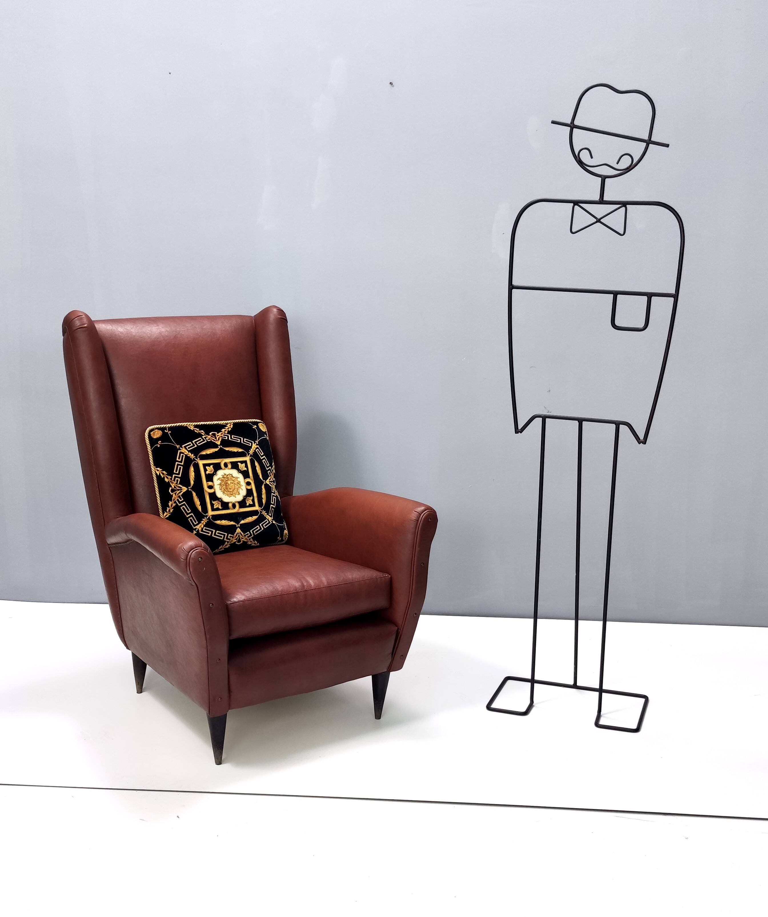 Fauteuil à oreilles en Skai Attr. au modèle 512 attr. à Gio Ponti Produit par ISA
