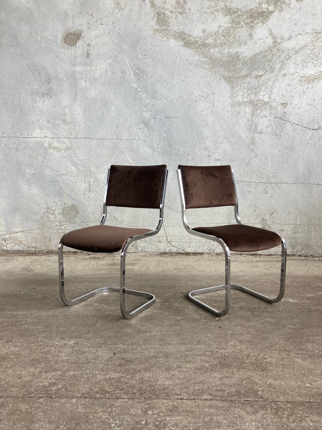 Paire de chaises chromées vintage 1970