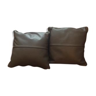 Lot of 2 leather cushions
