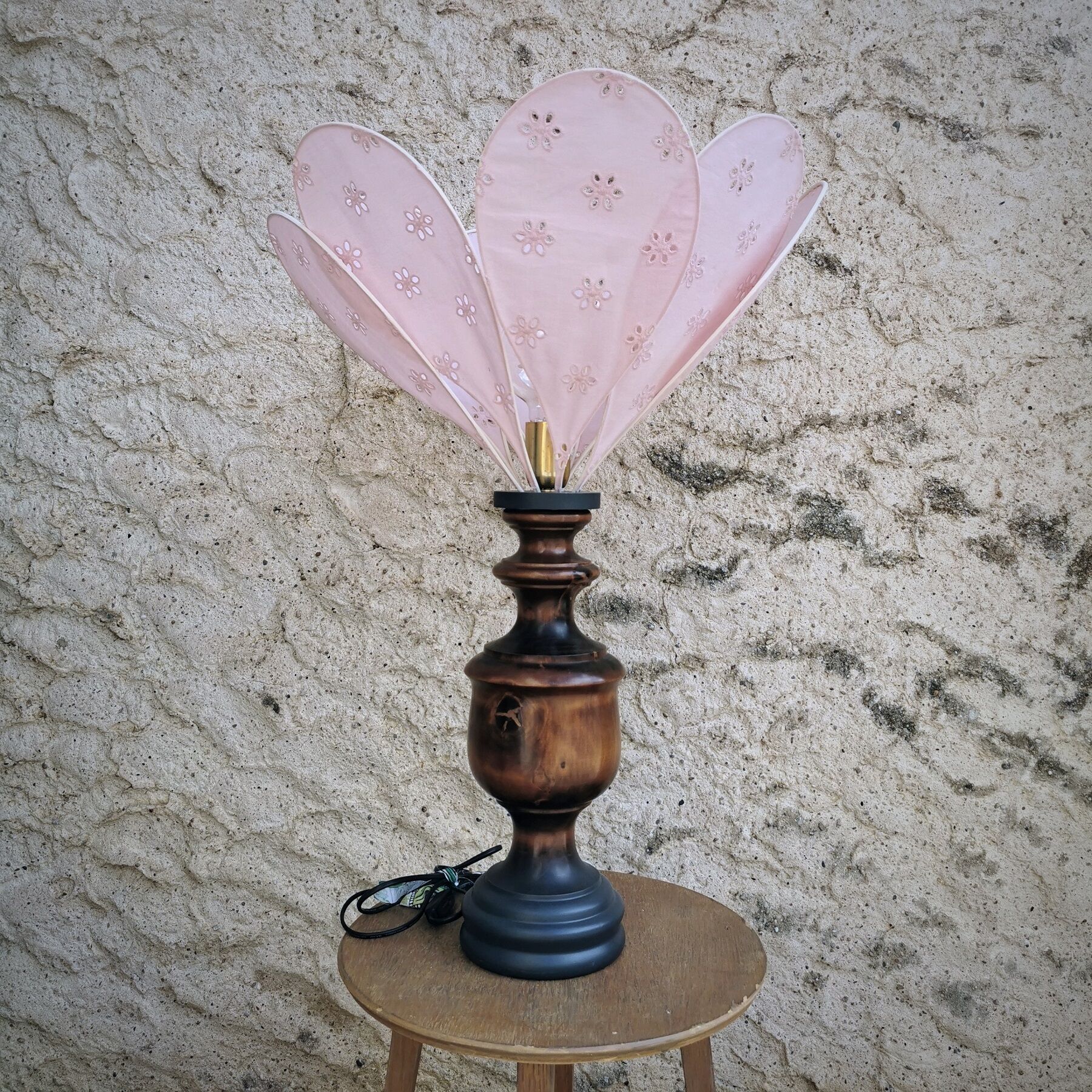 Table lamp, rattan petals and fabric