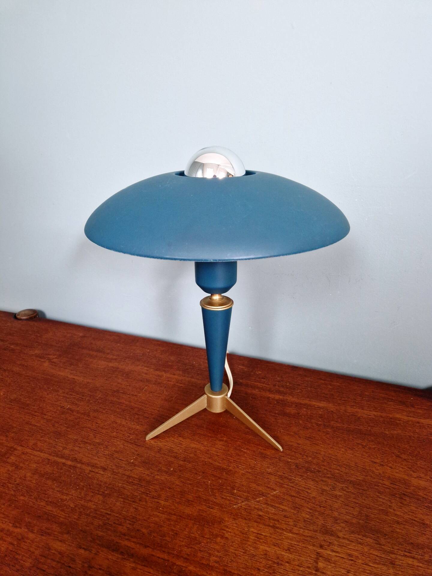 Philips tripod lamp, model Bijou, design by Louis Kalff, 1950