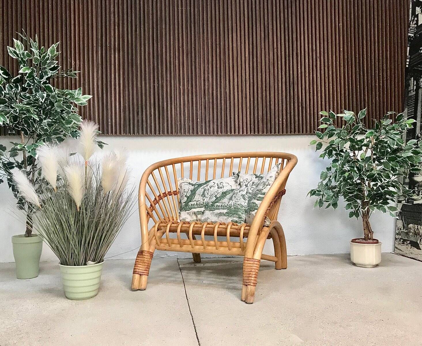 Handcrafted Bamboo lounge chair with leather lacings, Italy 1970s