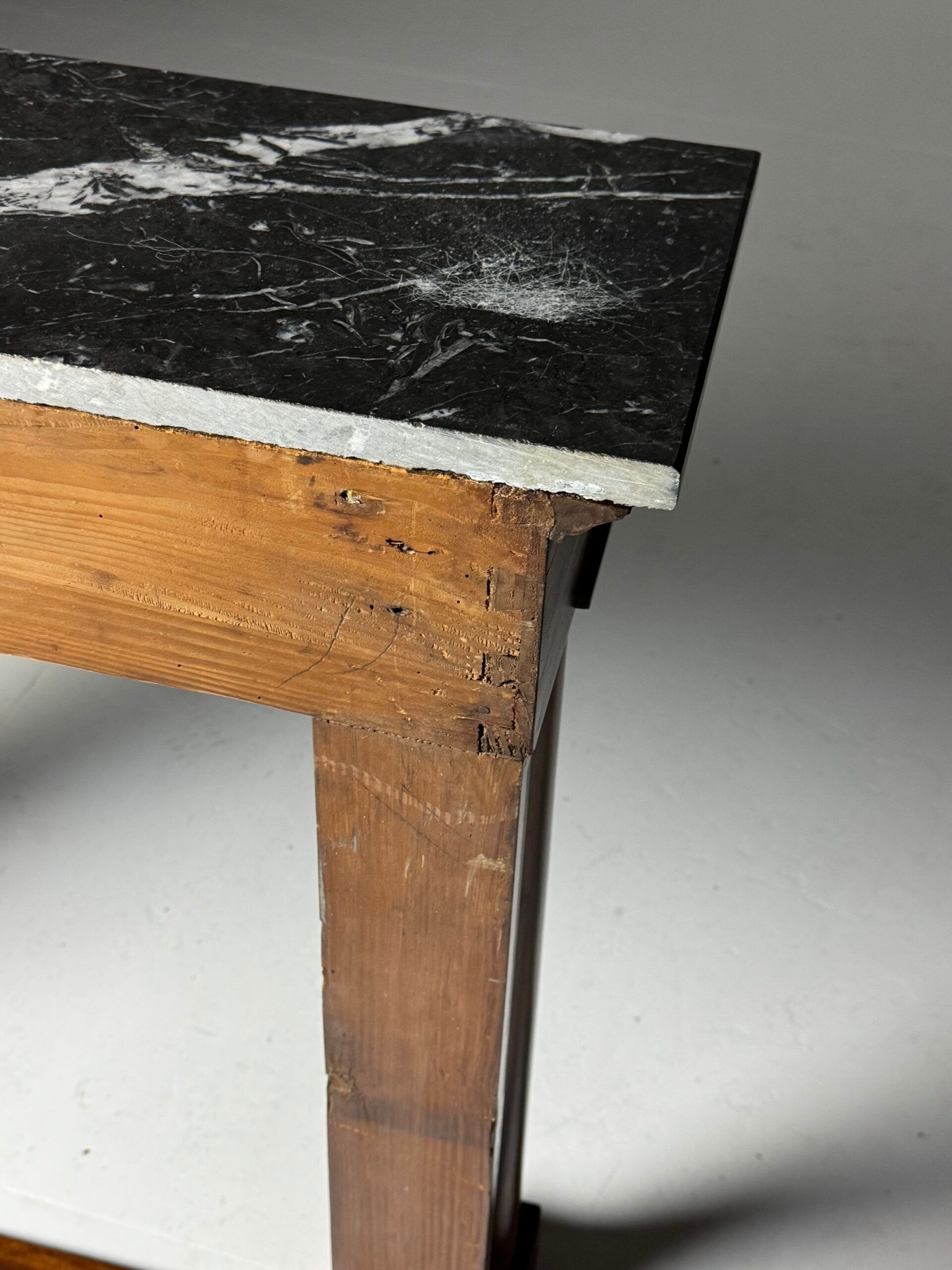 Table d'appoint en acajou de style Empire, 19e siècle