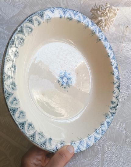 Hollow dish in earthenware iron earth