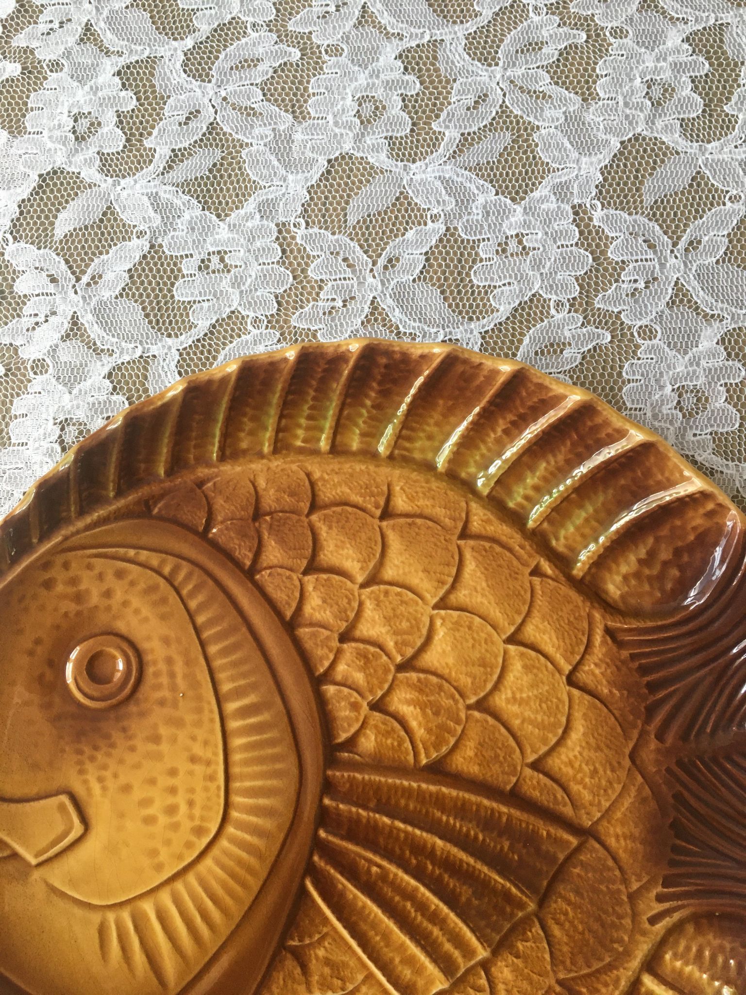 12 large fish plates in Sarreguemines slurry