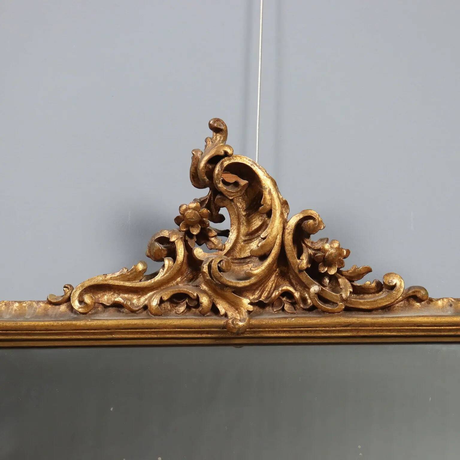 Antique Rococo-style mirror in carved gilded wood, 20th century.
