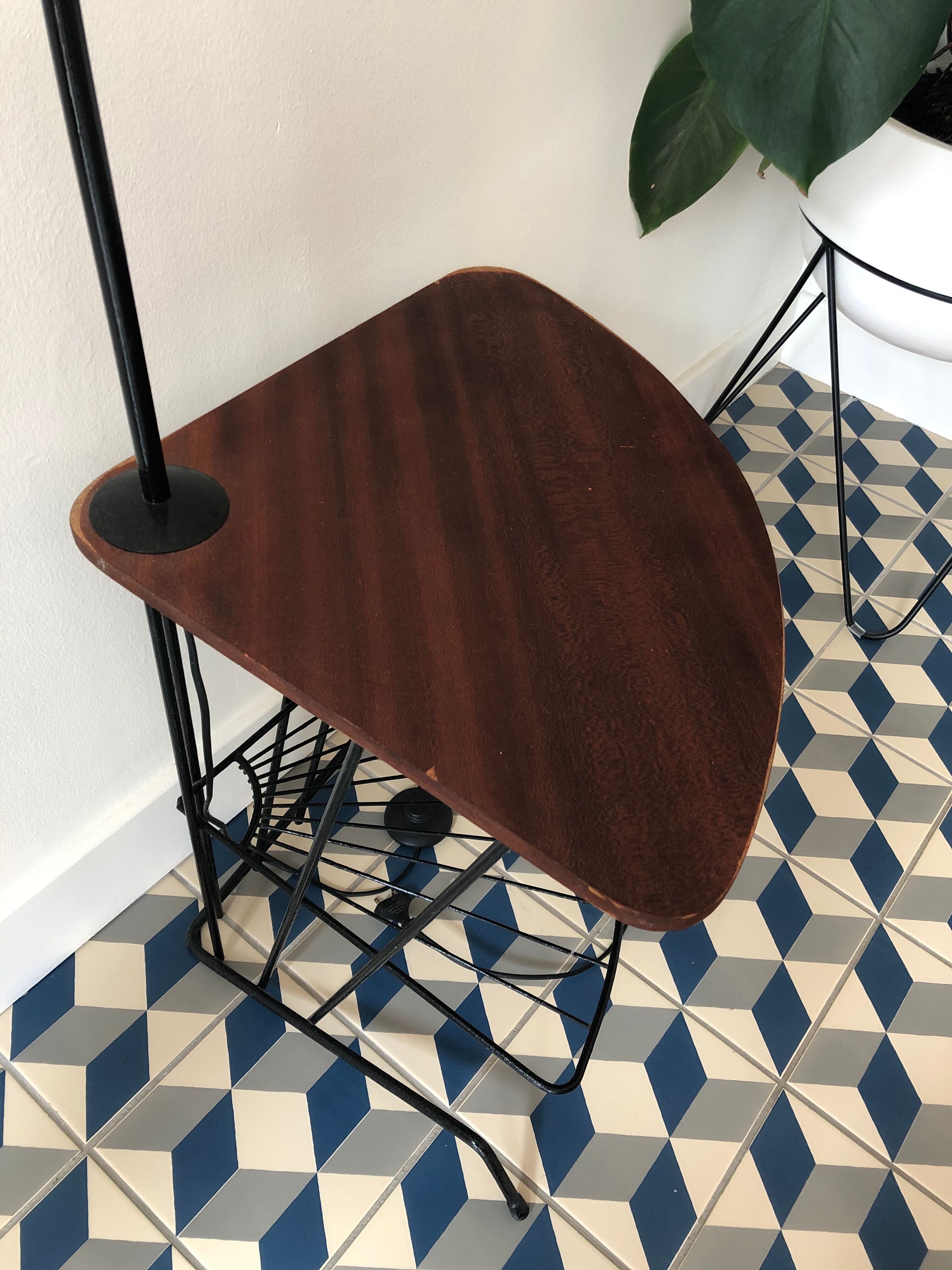 Vintage angle tablet lamppost