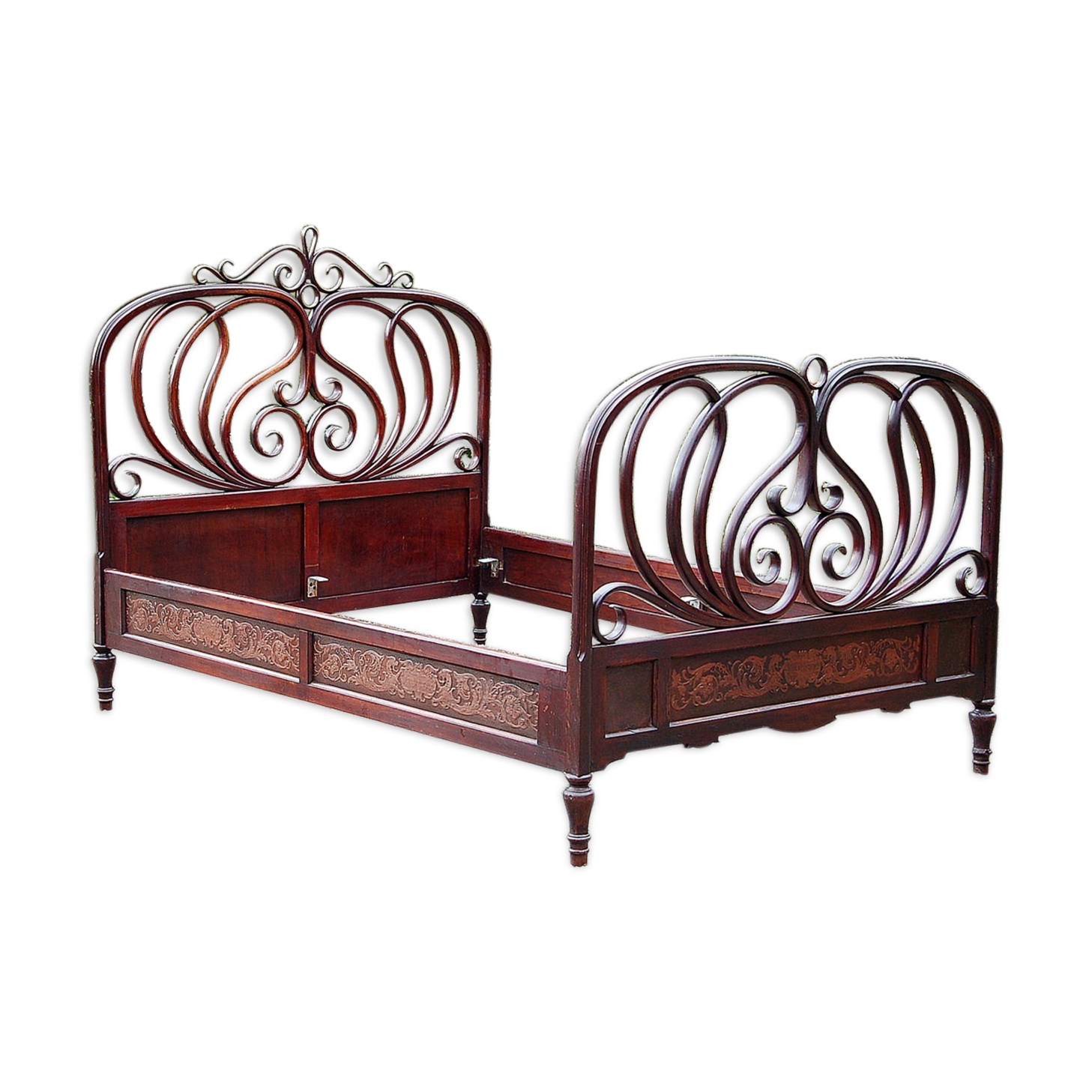 Art nouveau bed in curved wooden J-J Kohn 1900 ca