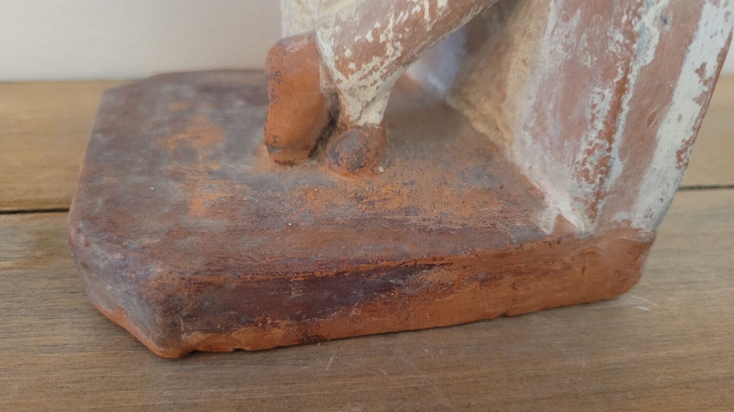 Bookend in terracotta