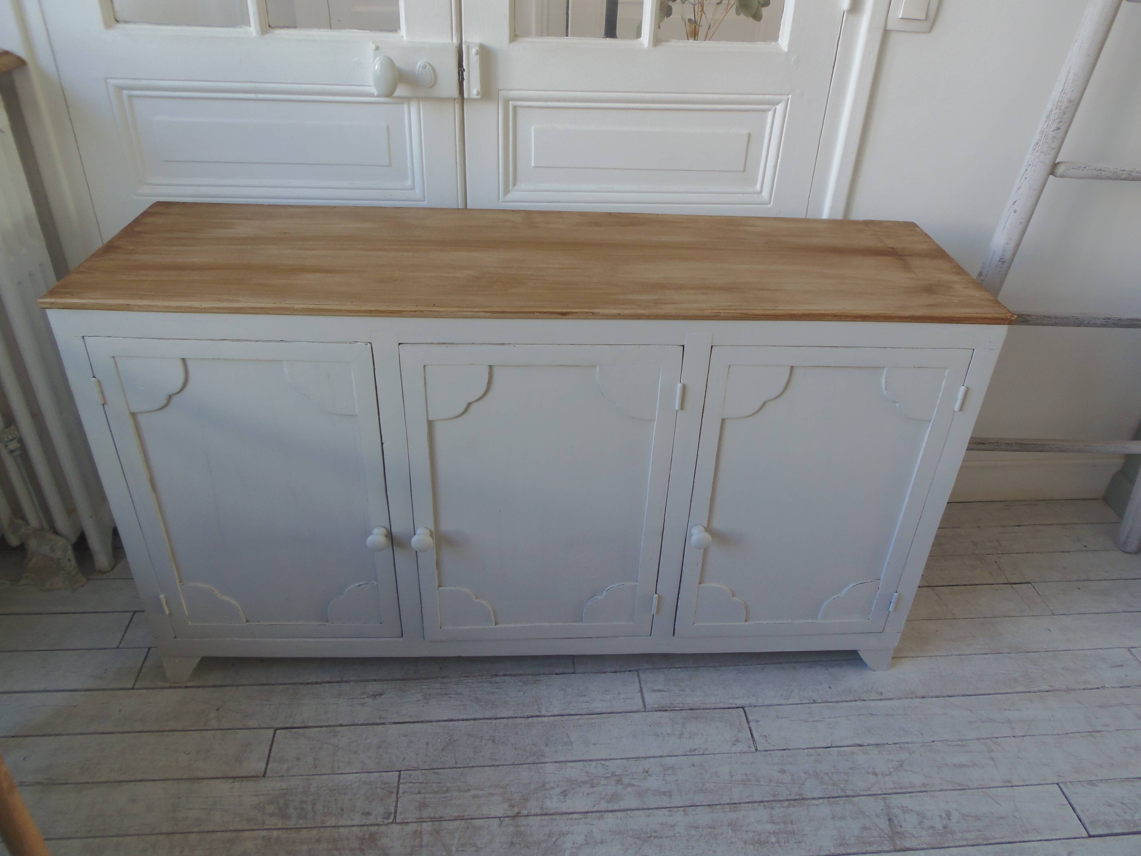 Vintage low sideboard with 3 doors, pearl gray patina, wooden top.