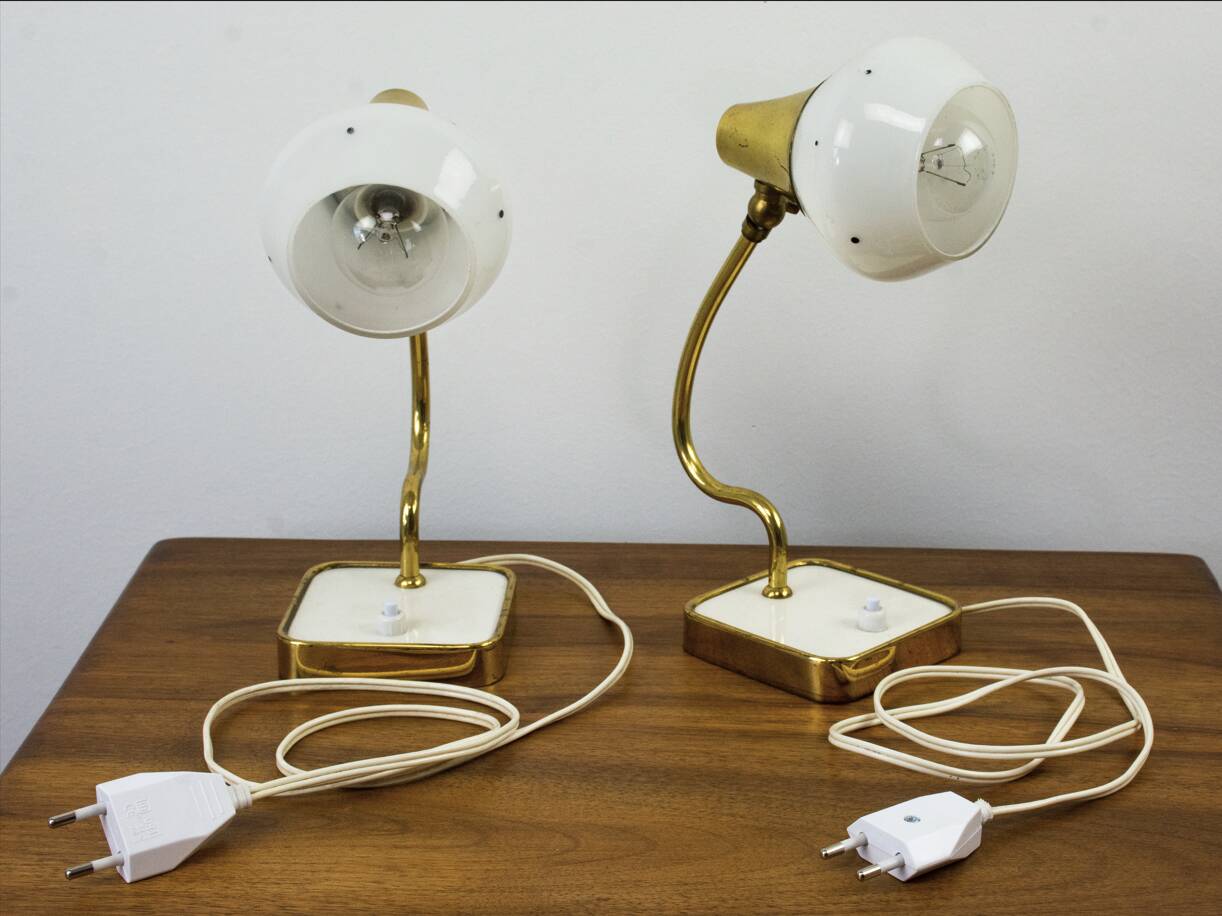 Set of 2 Vintage Mid-Century Table Lamps With Brass Stems And White Shades