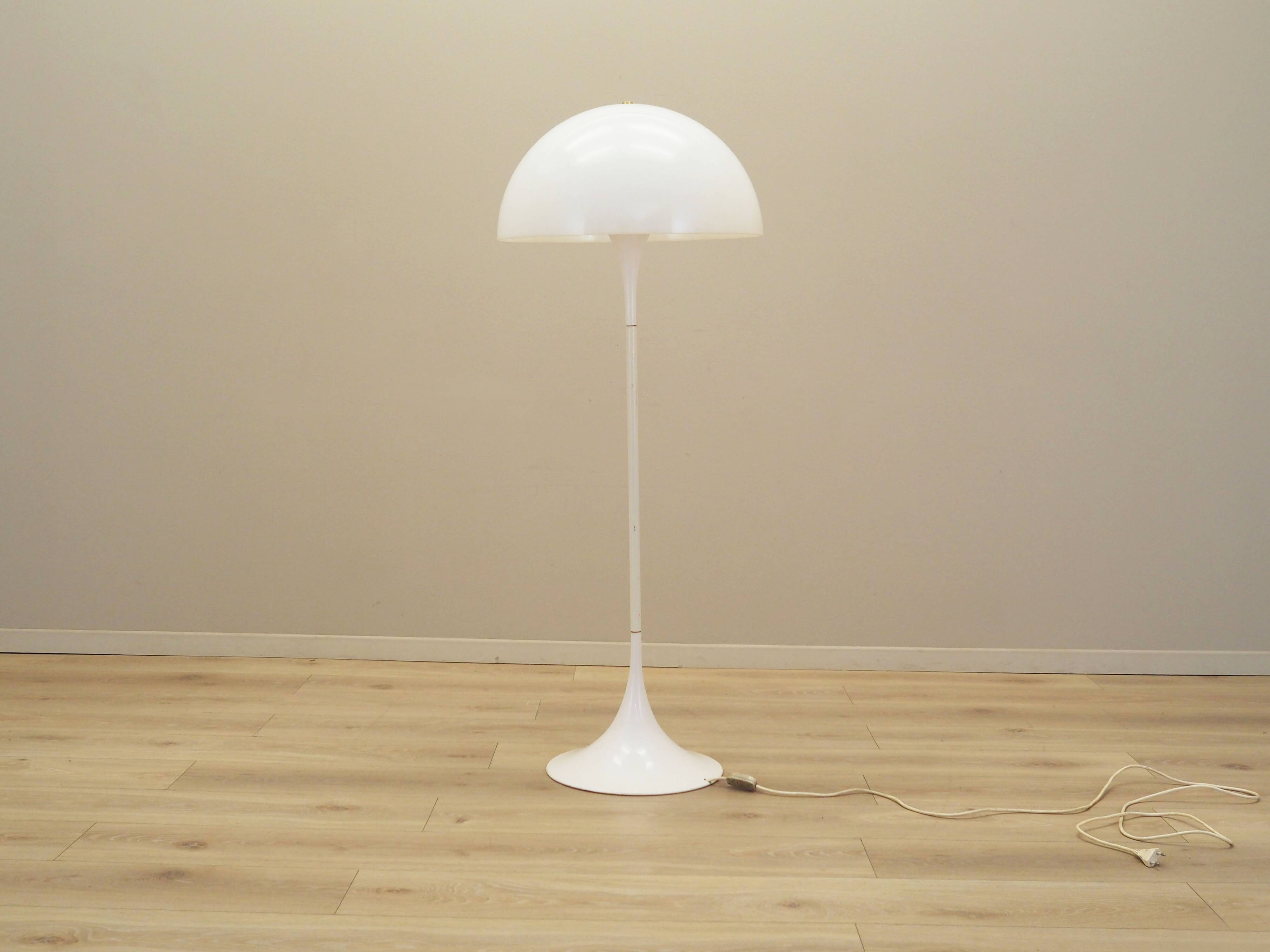Lampadaire danois Panthella par Louis Poulsen, années 1970